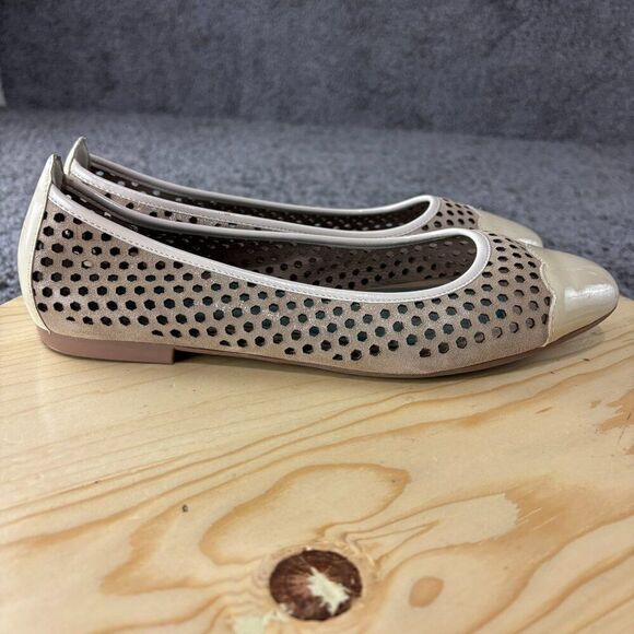 Bettye Muller Concept Janae Perforated Ballet Flats Womens 8.5 Leather Shoes - Picture 4 of 10